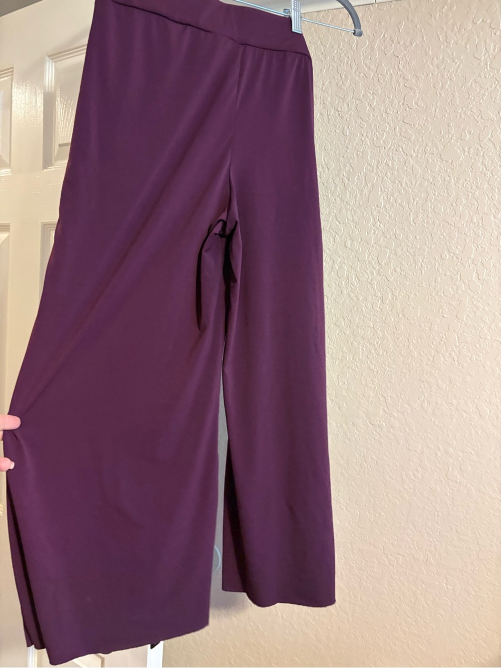 Dance Crop pants - Women’s Wide-Leg Pants in Deep Plum
